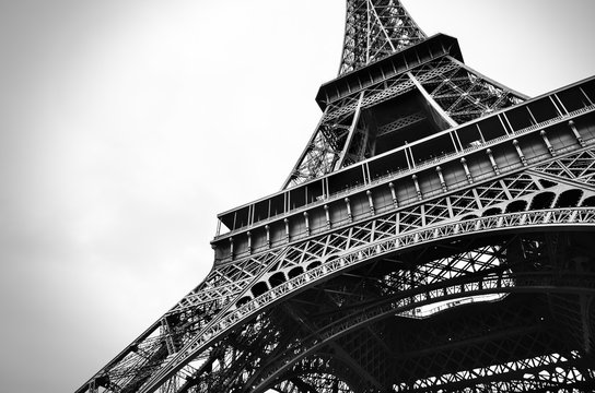 Fototapeta Eiffel tower black and white beauty