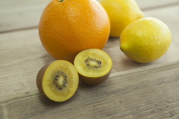 キウイとオレンジとレモン
