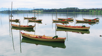 Fototapeta na wymiar Pleasure boats on Pfaeffikon lake, Switzerland