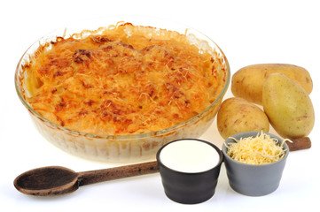 Plat de gratin dauphinois et ses ingrédients