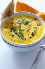 Kürbissuppe mit Baguette