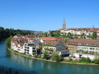 Fototapeta na wymiar Bern across Aare river