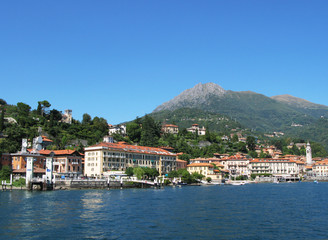 Fototapeta na wymiar Miasto Menaggio na słynny włoski Jezioro Como ..