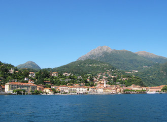 Fototapeta na wymiar Jezioro Como i Menaggio miasto, Włochy