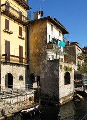 Fototapeta na wymiar Varenna, stary włoski miasto na wybrzeżu jeziora Como