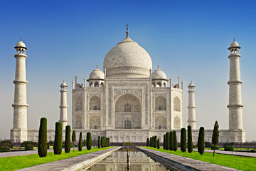 Fototapeta na wymiar Taj Mahal w świetle słońca