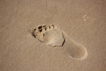 empreinte de pied dans le sable