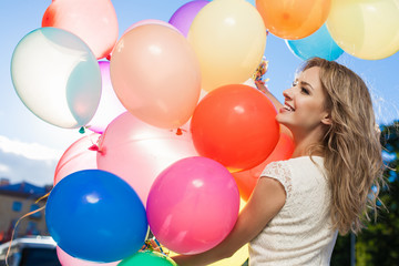 Fototapeta na wymiar woman with balloons