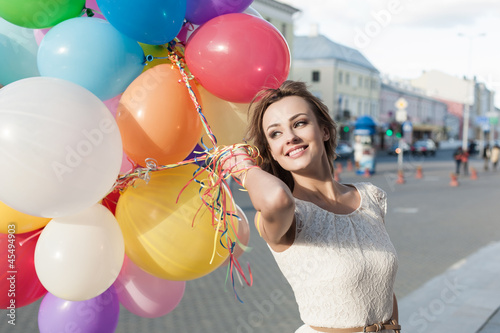 улыбка девушка шарики скачать