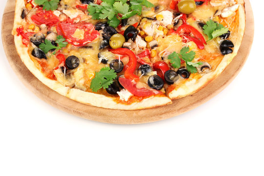 Tasty pizza with vegetables, chicken and olives close-up