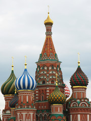 Fototapeta na wymiar Bazyli katedra na Placu Czerwonym w Moskwie