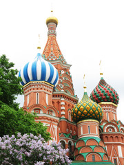 Fototapeta na wymiar St. Basil cathederal on the Red Square in Moscow