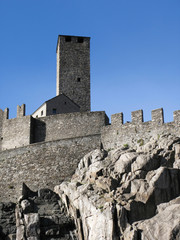 Fototapeta na wymiar Starożytne fortyfikacje w Bellinzona, Szwajcaria
