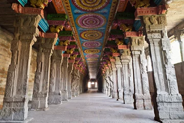 Rolgordijnen Binnen de Meenakshi-tempel © saiko3p