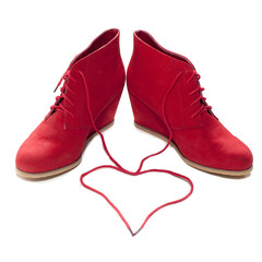 chaussures rouge coeur en lacets
