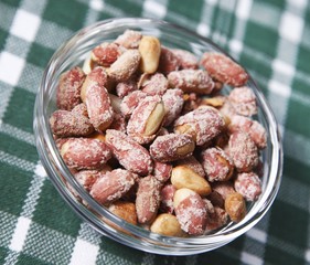 Roasted peanuts with salt