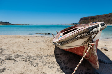 Kleines Fischerboot am Strand/Small Fisherboat at the beach