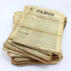 Papier Peint photo Lavable Journaux Tas d'ancien journaux 1914 1918 - Paris