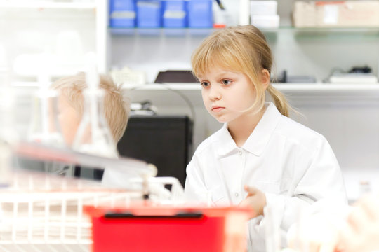 Little girl in the educational chemical laboratory