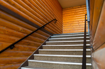 scale in legno con ringhiera in acciaio