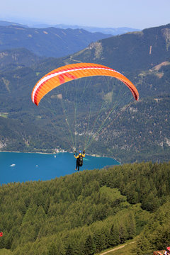 Gleitschirmfliegen am Zw&ouml;lferhorn