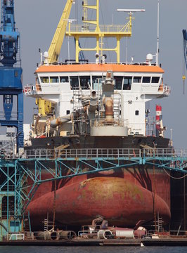 Schiff im Schwimmdock