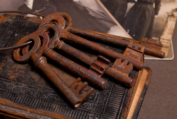 Antique rustic key set