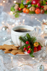 Fototapeta na wymiar Kawa i ciasteczka świąteczne