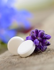 Schüsslersalze mit Lavendel und Kristall