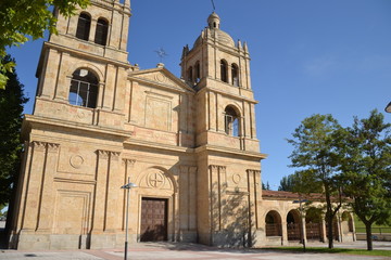 Fototapeta na wymiar Iglesia Nueva del Arrabal de Salamanca