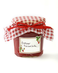 Erdbeermarmelade in einem Glas