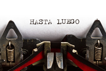 typewriter with text hasta luego - 45529383