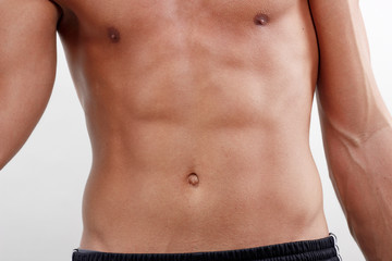 Fototapeta premium Mann mit Sixpack durch Training