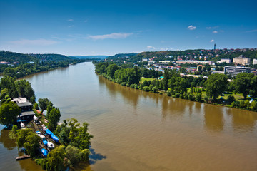 Obraz premium Cityscape of Prague with Vltava river seen from Vysehrad hill.