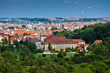 Fototapeta na wymiar Widok na centrum starej części Pragi. Czechy