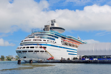 Fototapeta na wymiar Cruise ship in Miami