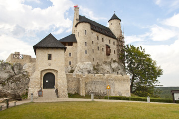 Fototapeta na wymiar Front zamku Bobolice - Polska, Śląsk.