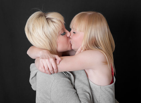 kiss of two blondes