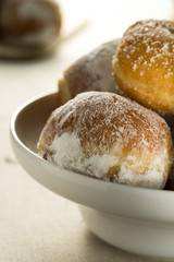 Krapfen in einer Schale