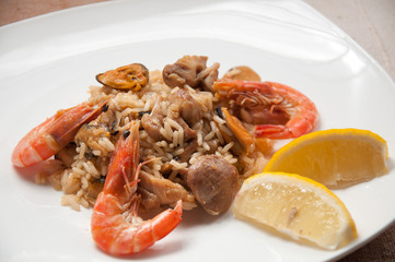 Paella ready meal with shrimp, chicken