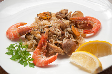 Paella ready meal with shrimp, chicken