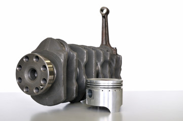 クランクシャフトとピストン