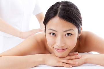 Obraz na płótnie Canvas attractive asian woman on facial massage