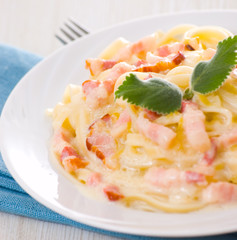 Pasta with bacon and cream sauce