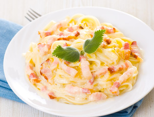 Pasta with bacon and cream sauce