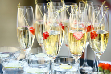 celebration chapagne glasses, strawberry