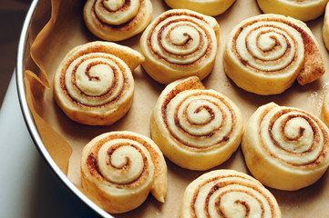 raw cinnamon buns