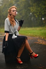 retro femme et cigarette