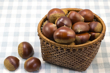 Obraz premium Chestnuts was served in a basket