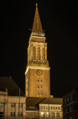 Kieler Rathausturm - abends